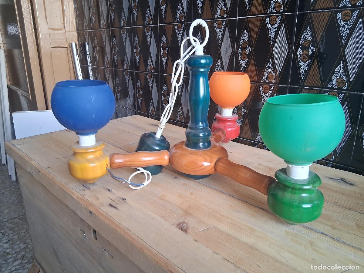 Vintage: L&aacute;mpara de techo multicolor estructura de madera con tulipas de cristal estilo infantil Leysa Murcia