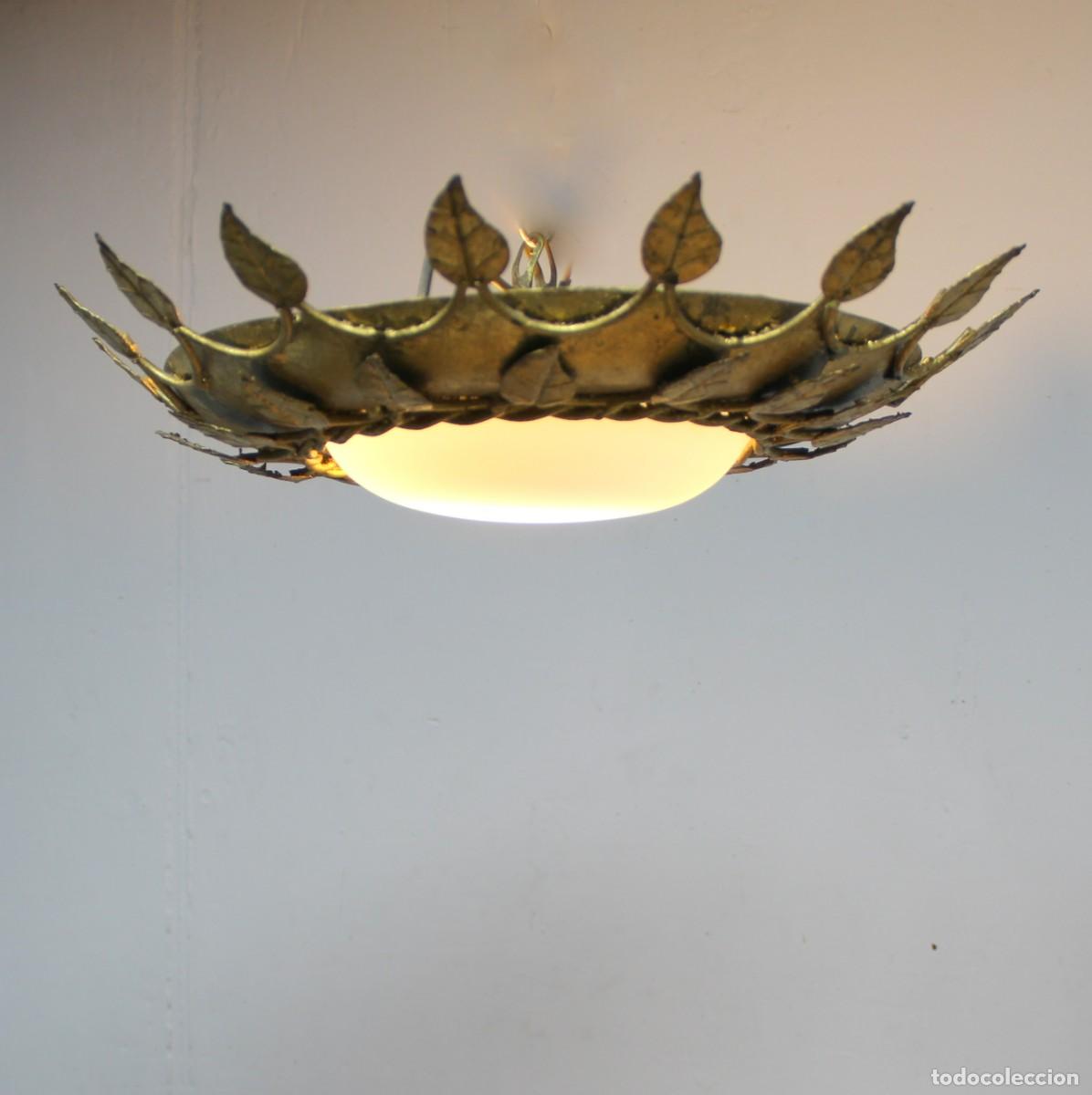 Vintage: L&aacute;mpara de techo en forma de sol en metal dorado