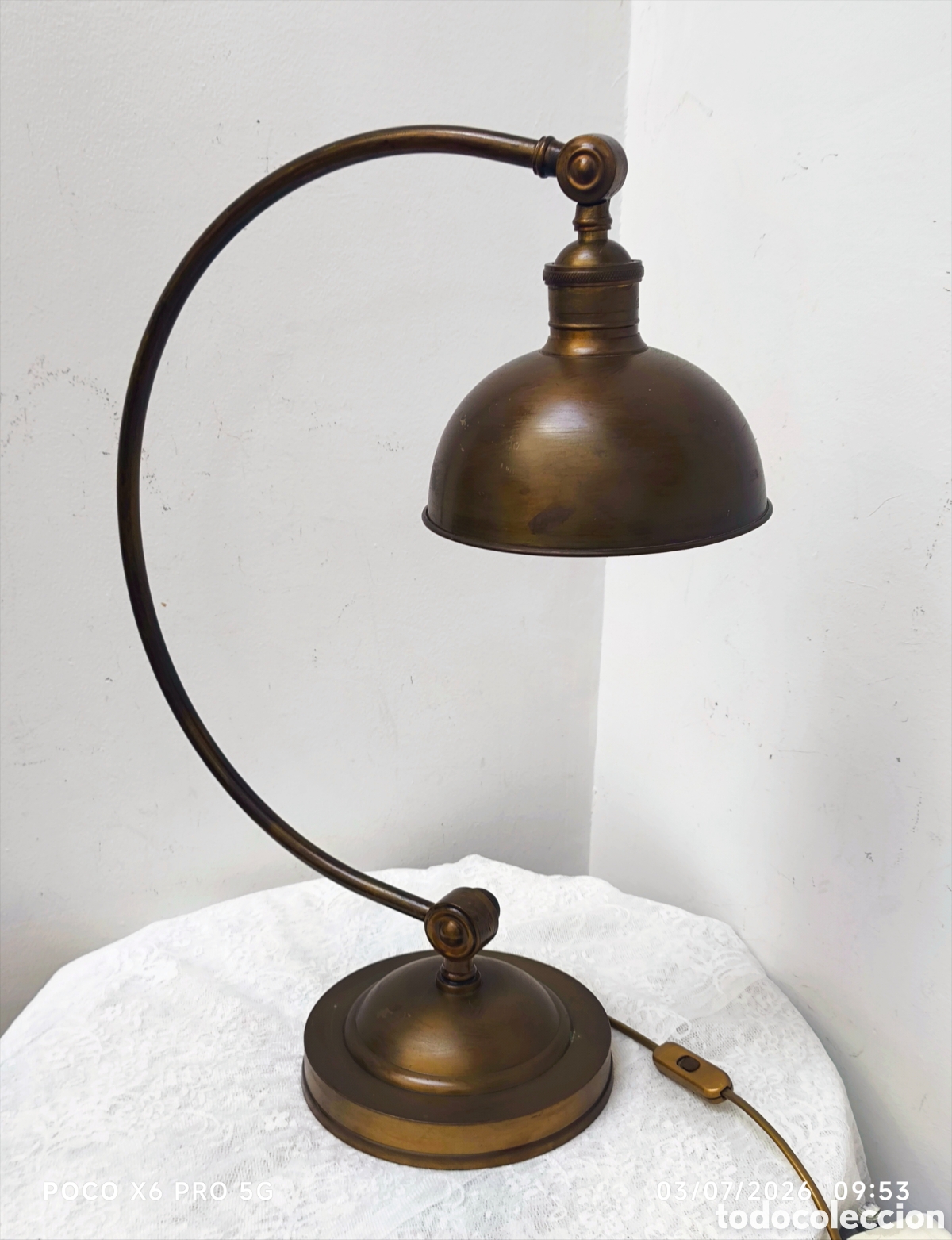 Vintage: l&aacute;mpara de escritorio de estilo industrial y vintage fabricada en metal bronceado o lat&oacute;n envejecid