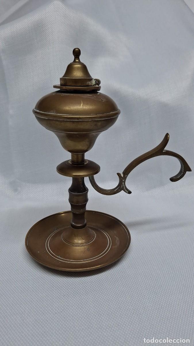Vintage: L&aacute;mpara de aceite vintage / quinqu&eacute; cl&aacute;sico realizado &iacute;ntegramente en lat&oacute;n macizo con una p&aacute;tina en