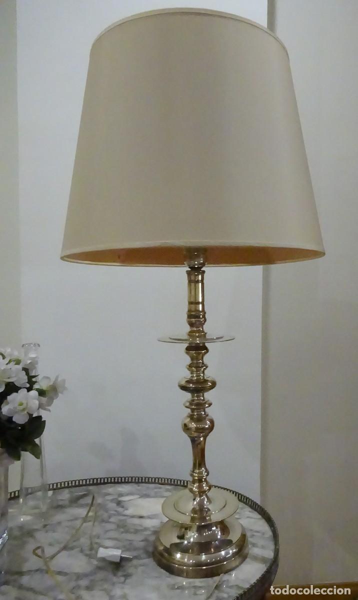 Vintage: L&Aacute;MPARA VINTAGE MET&Aacute;LICA PLATEADA SOBREMESA CON PANTALLA, A&Ntilde;OS 70, SOLO RECOGIDA PERSONAL EN MADRID