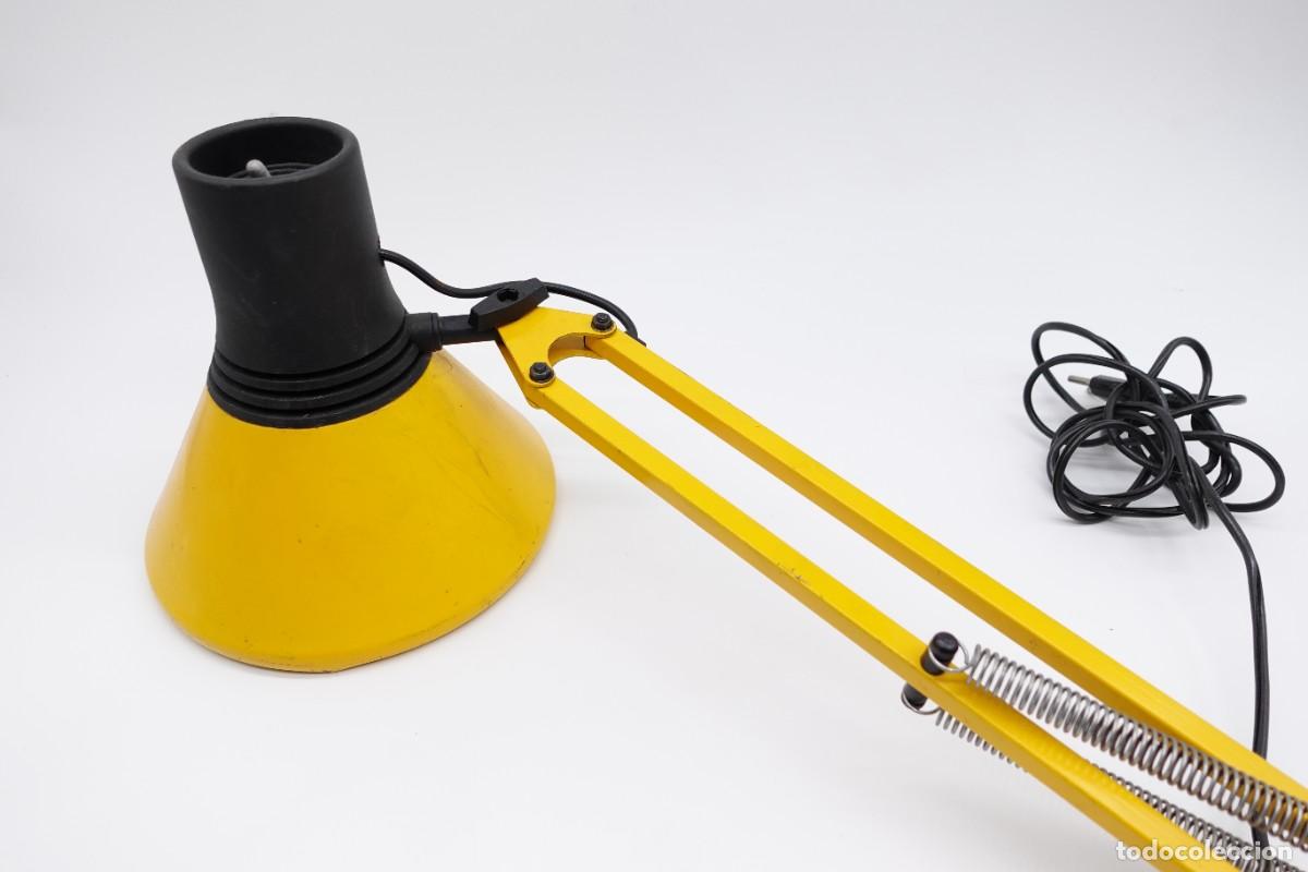 Vintage: L&Aacute;MPARA FLEXO FASE DE SOBREMESA VINTAGE MET&Aacute;LICA AMARILLA ARTICULADA SIN MARCAR - FUNCIONA