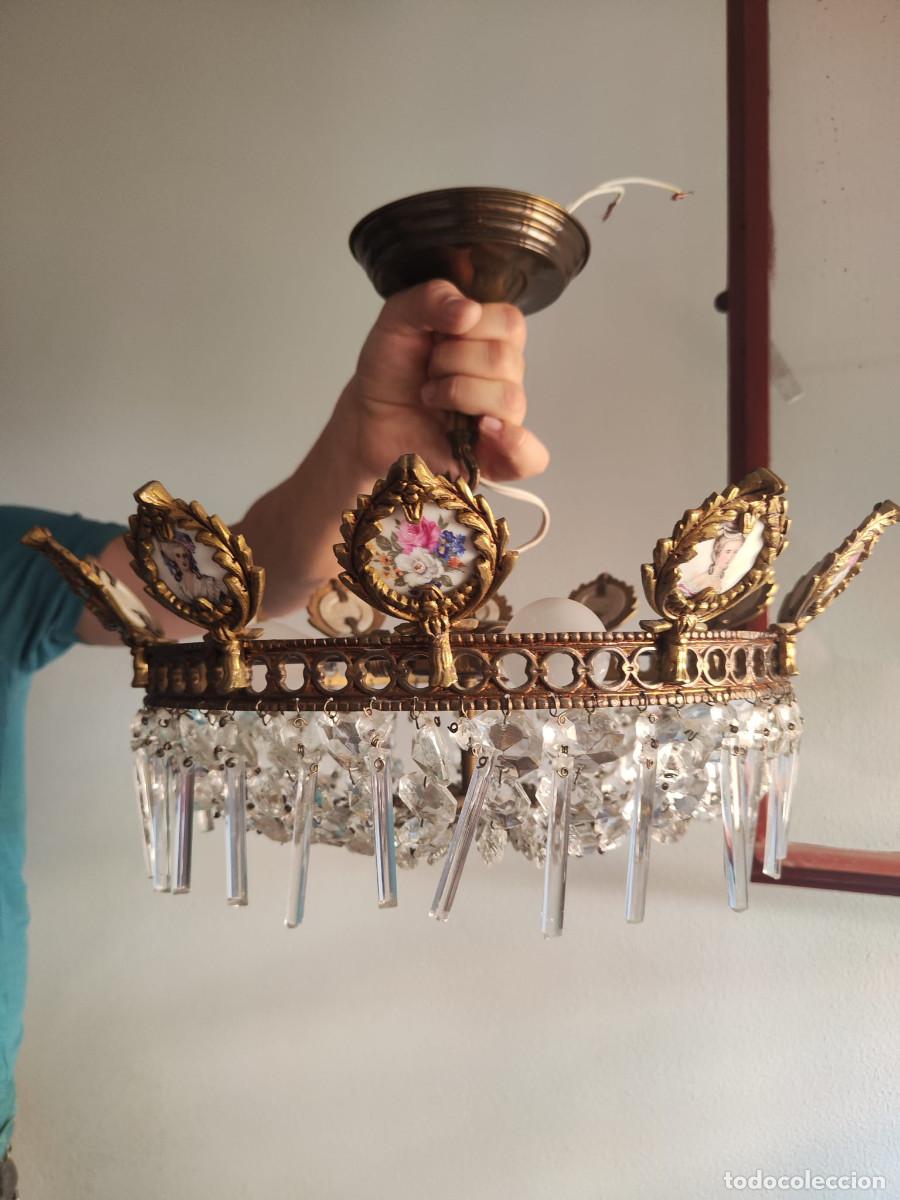 Vintage: L&aacute;mpara de techo con cristales y apliques se porcelana