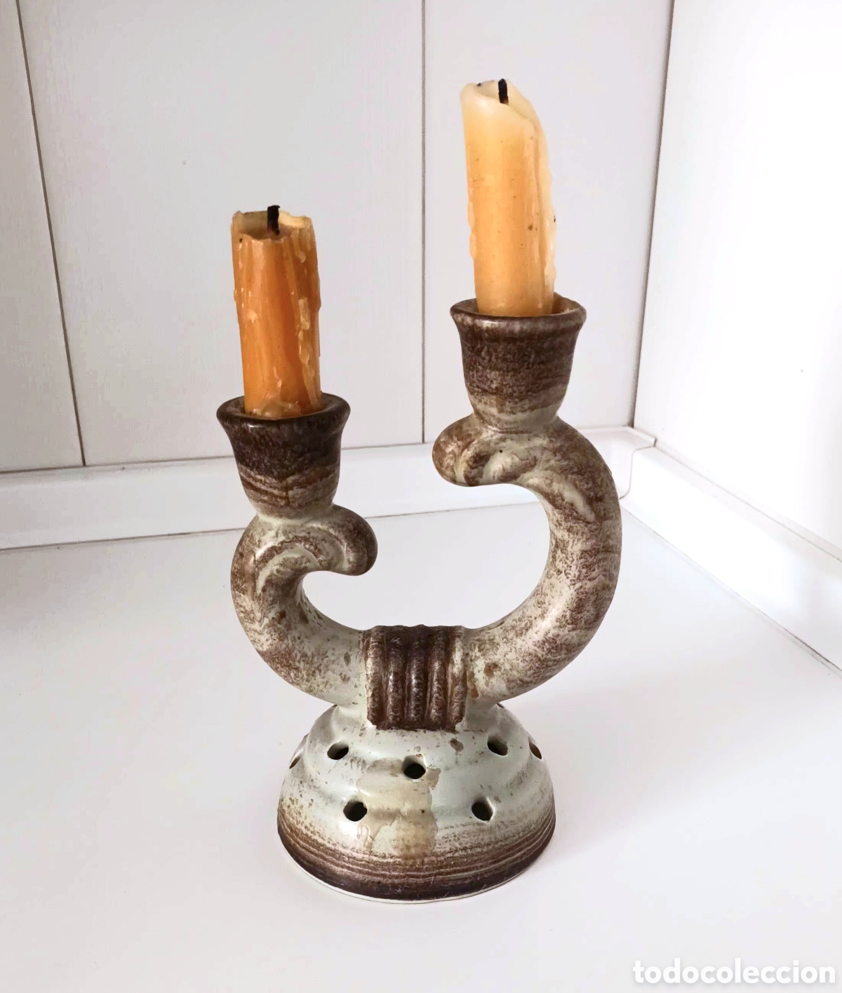 Vintage: Candelabro vintage de cer&aacute;mica esmaltada de dos brazos | A&ntilde;os 60-70 | Numerado en la base
