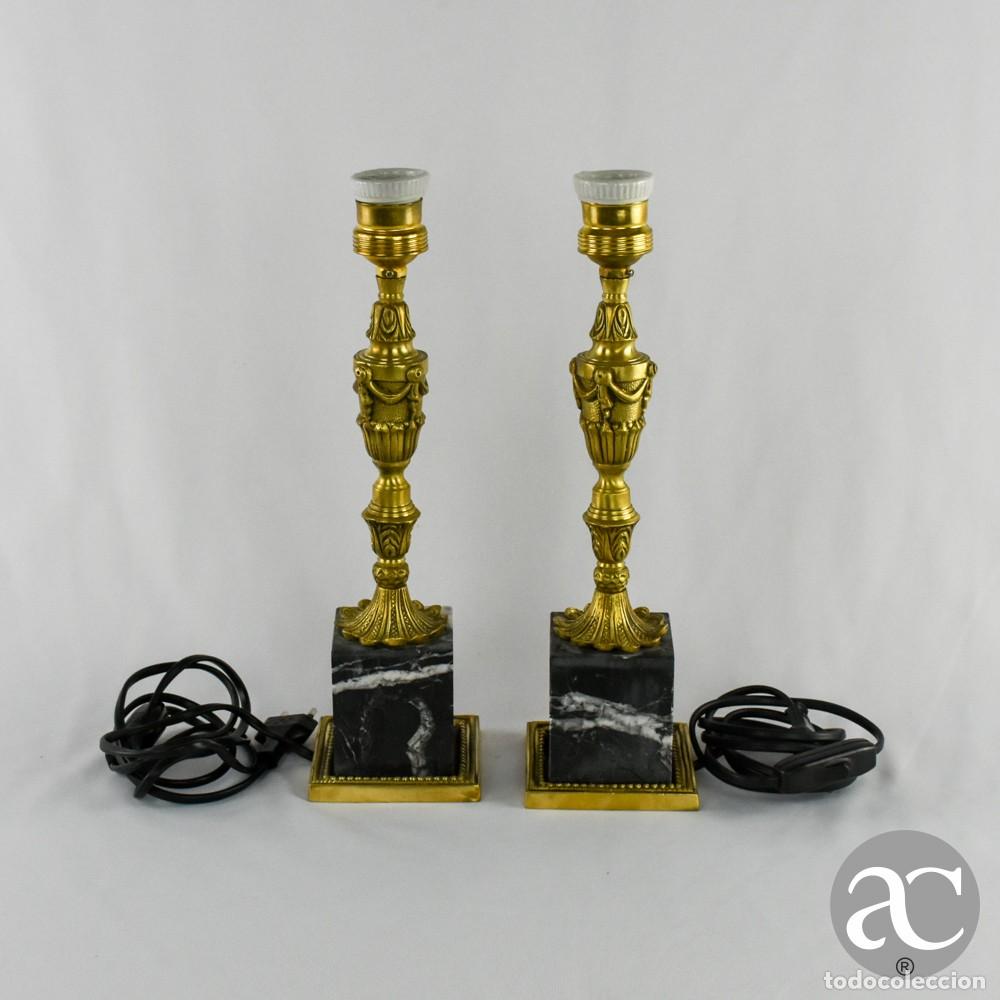Vintage: Par de Candeeiros de mesa em bronze e m&aacute;rmore, estilo Lu&iacute;s XVI