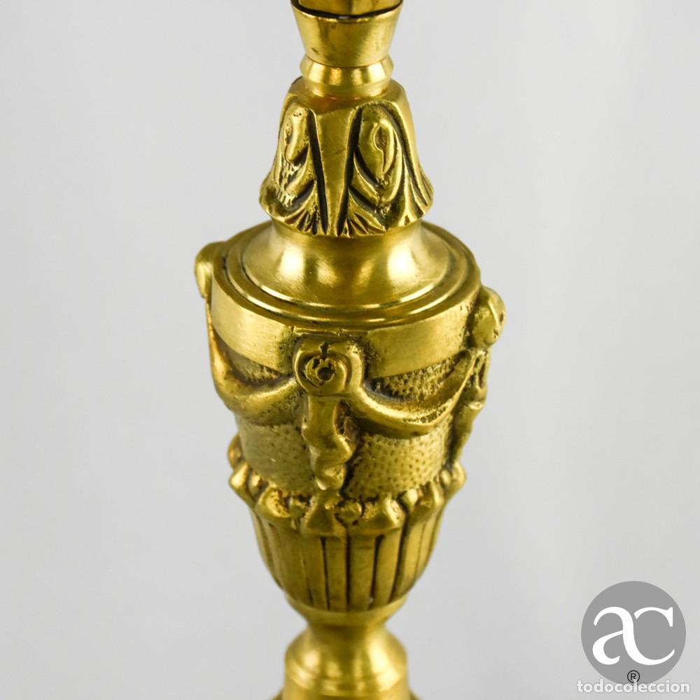 Vintage: Par de Candeeiros de mesa em bronze e m&aacute;rmore, estilo Lu&iacute;s XVI - Foto 5