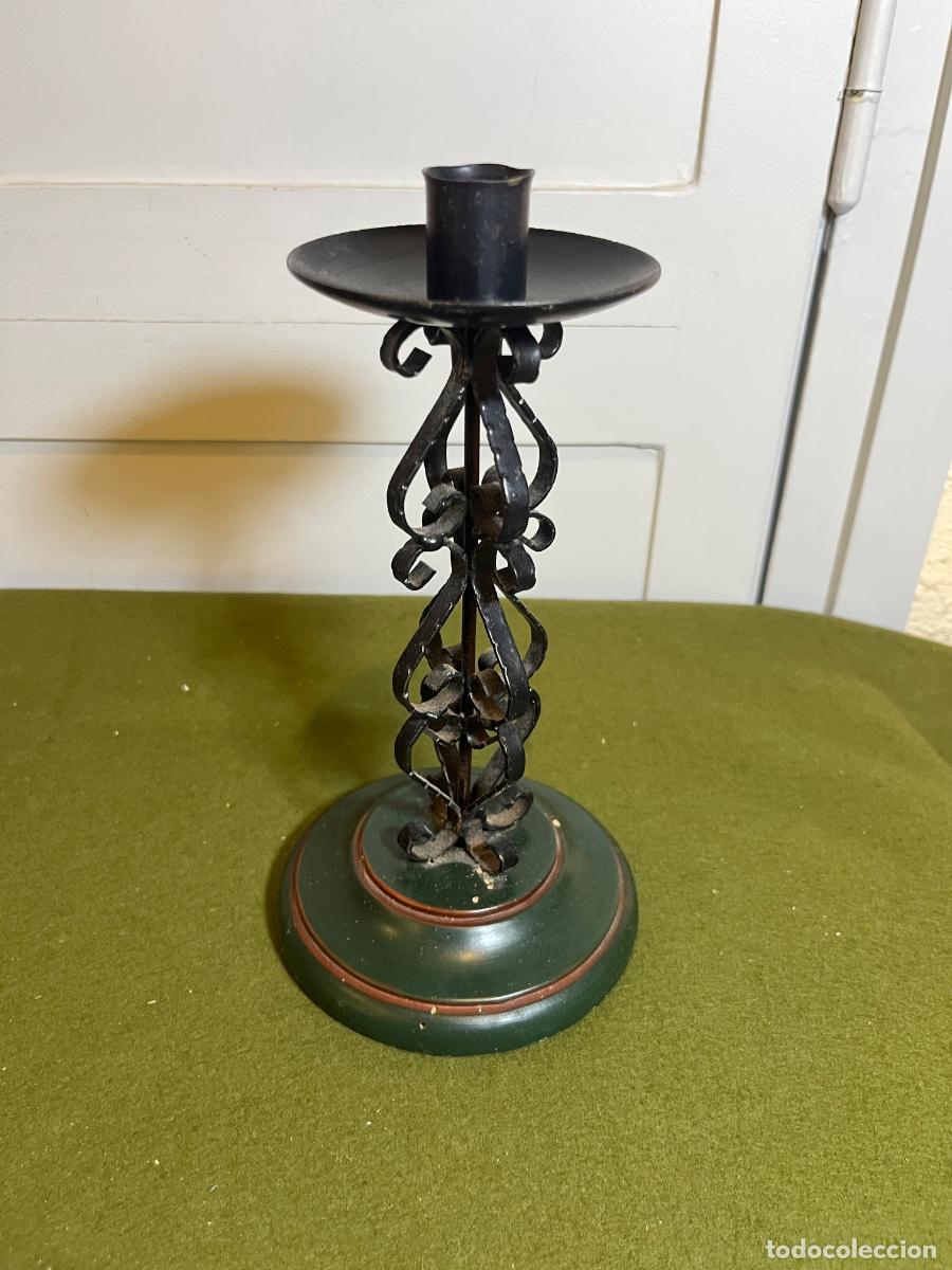 Vintage: Candelabro de hierro forjado con base de madera torneada &ndash; Portavelas r&uacute;stico vintage &ndash; A&ntilde;os 60-70