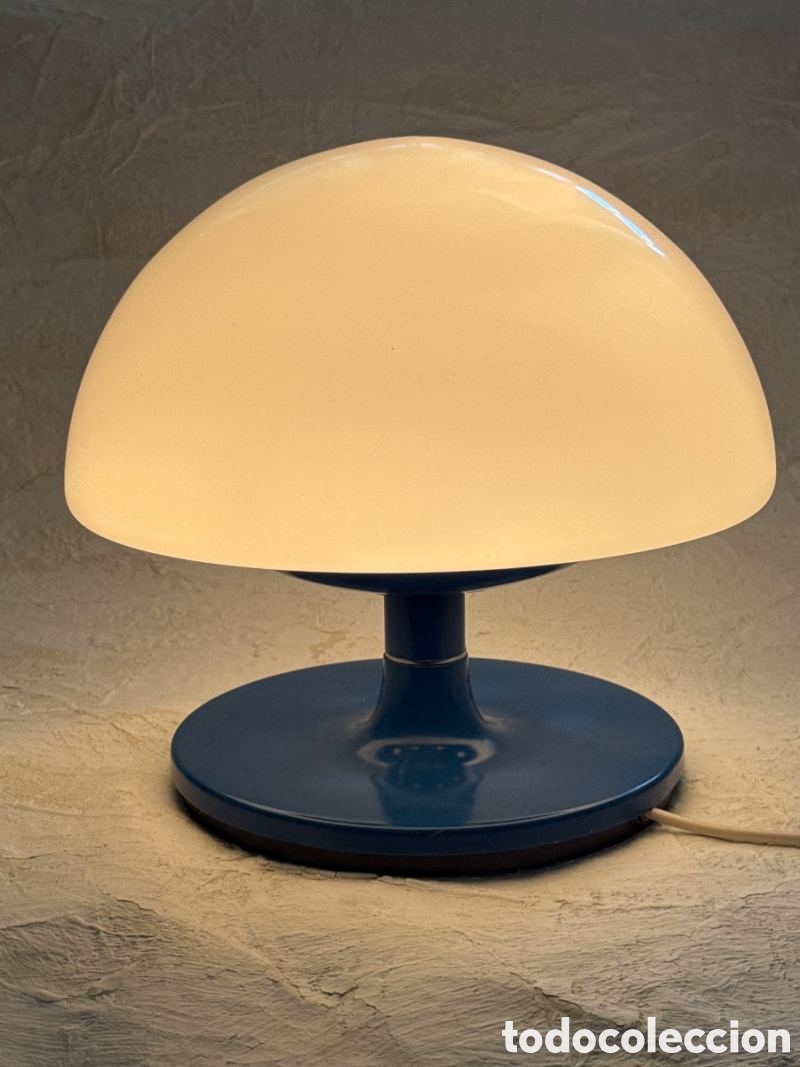 Vintage: L&aacute;mpara de mesa vintage seta DELUX Iluminaci&oacute;n L. Poza Space Age Descripci&oacute;n: