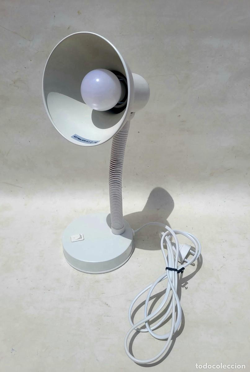 Vintage: L&aacute;mpara de escritorio blanca flexible