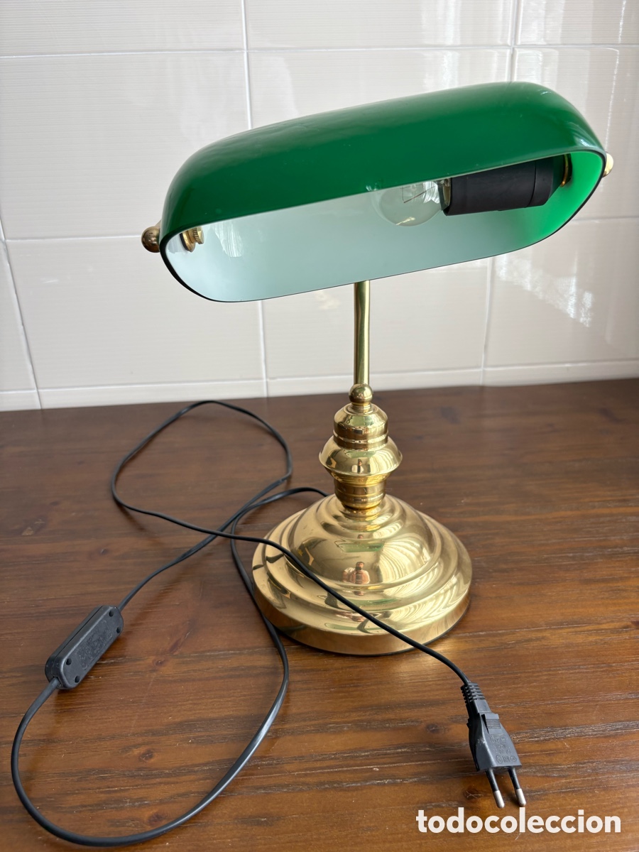 Vintage: L&aacute;mpara de Banquero Vintage &ndash; Cristal Verde y Lat&oacute;n