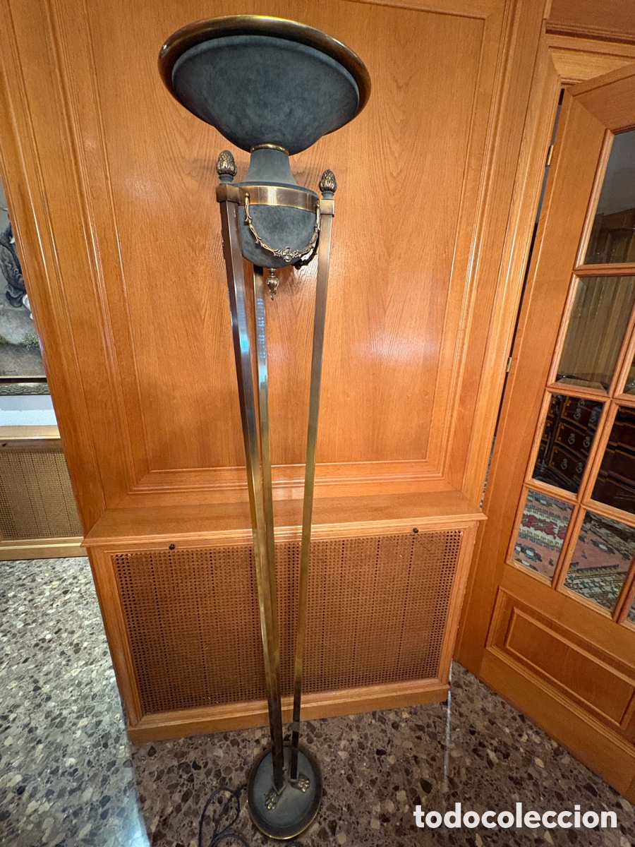 Vintage: L&aacute;mpara de pie tipo antorcha en bronce y metal patinado &ndash; Estilo Imperio / Cl&aacute;sico