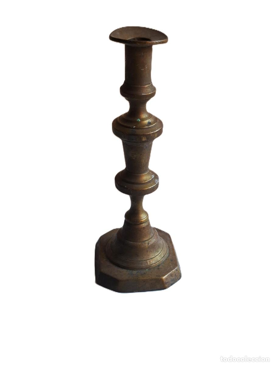 Vintage: CANDELABRO ANTIGUO DE LAT&Oacute;N, ALTURA 27 CM