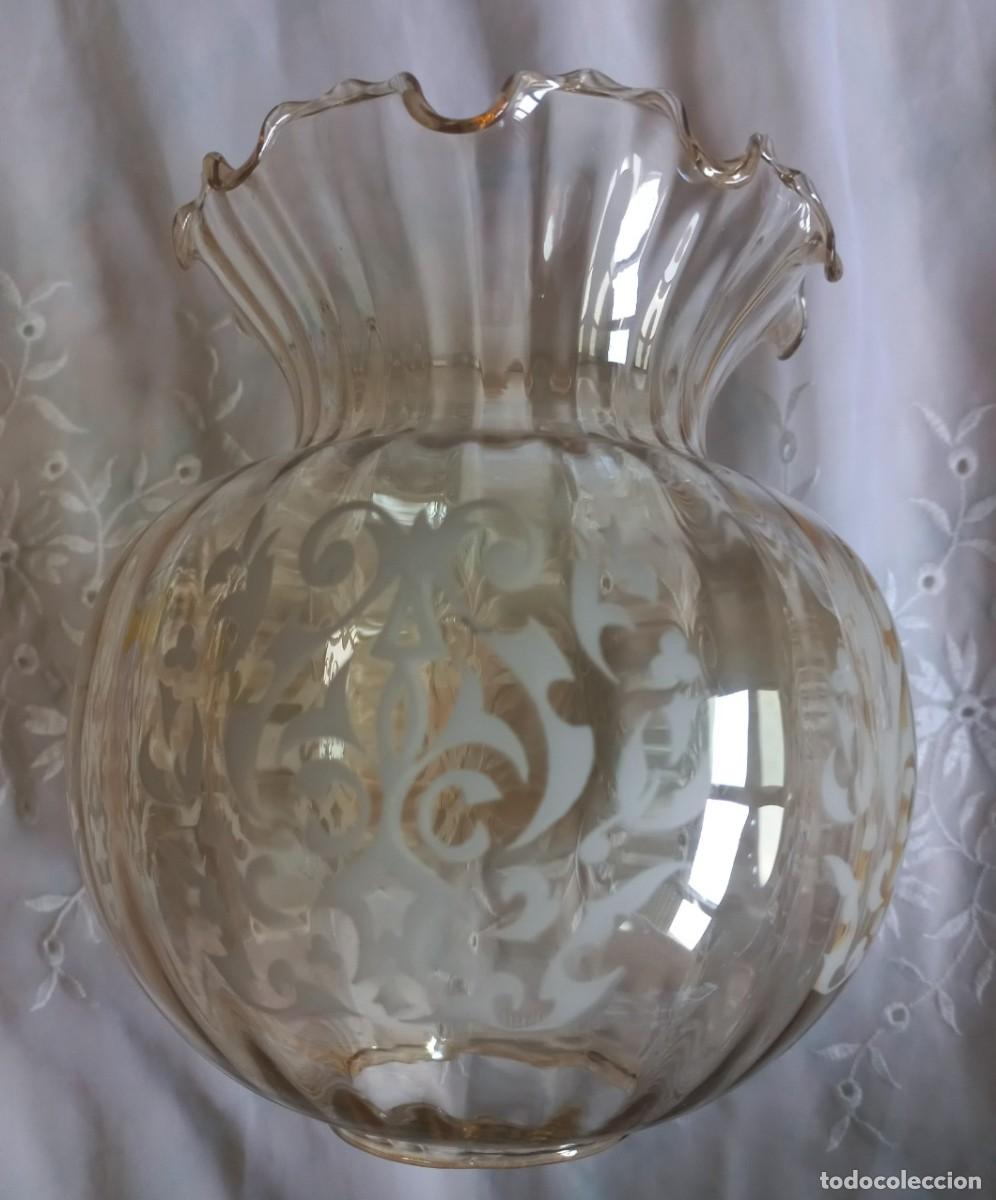 Vintage: Antigua Tulipa de Cristal &Aacute;mbar Grabado para L&aacute;mpara o Quinqu&eacute; - Boca 13 cm / Base 5 cm