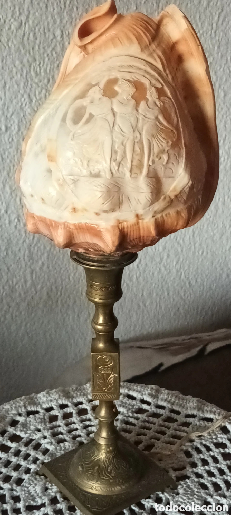 Vintage: Lampara de caracola tallada a mano