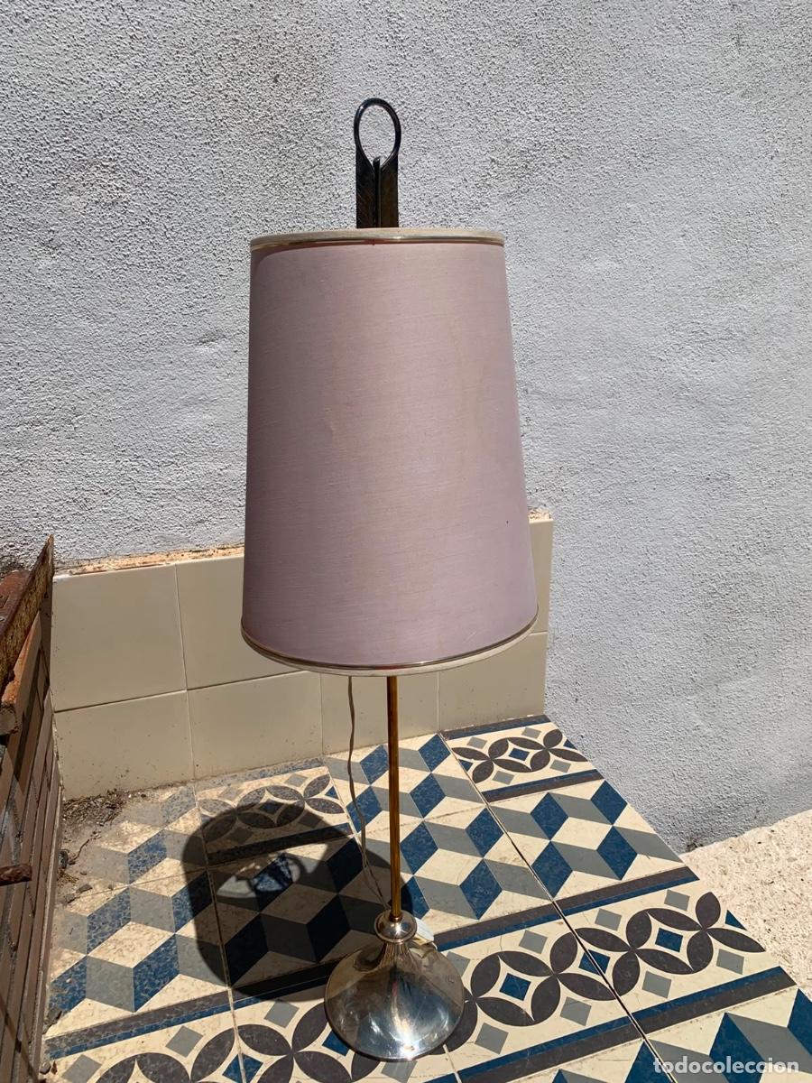 Vintage: L&aacute;mpara de mesa metal plateado marca Valenti a&ntilde;os 70 en base 88cms