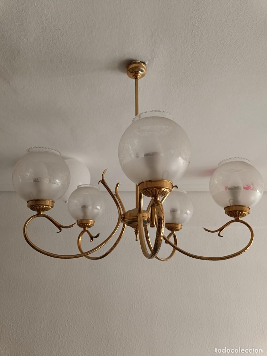 Vintage: L&aacute;mpara de techo ara&ntilde;a vintage 5 brazos, metal dorado y tulipas de cristal