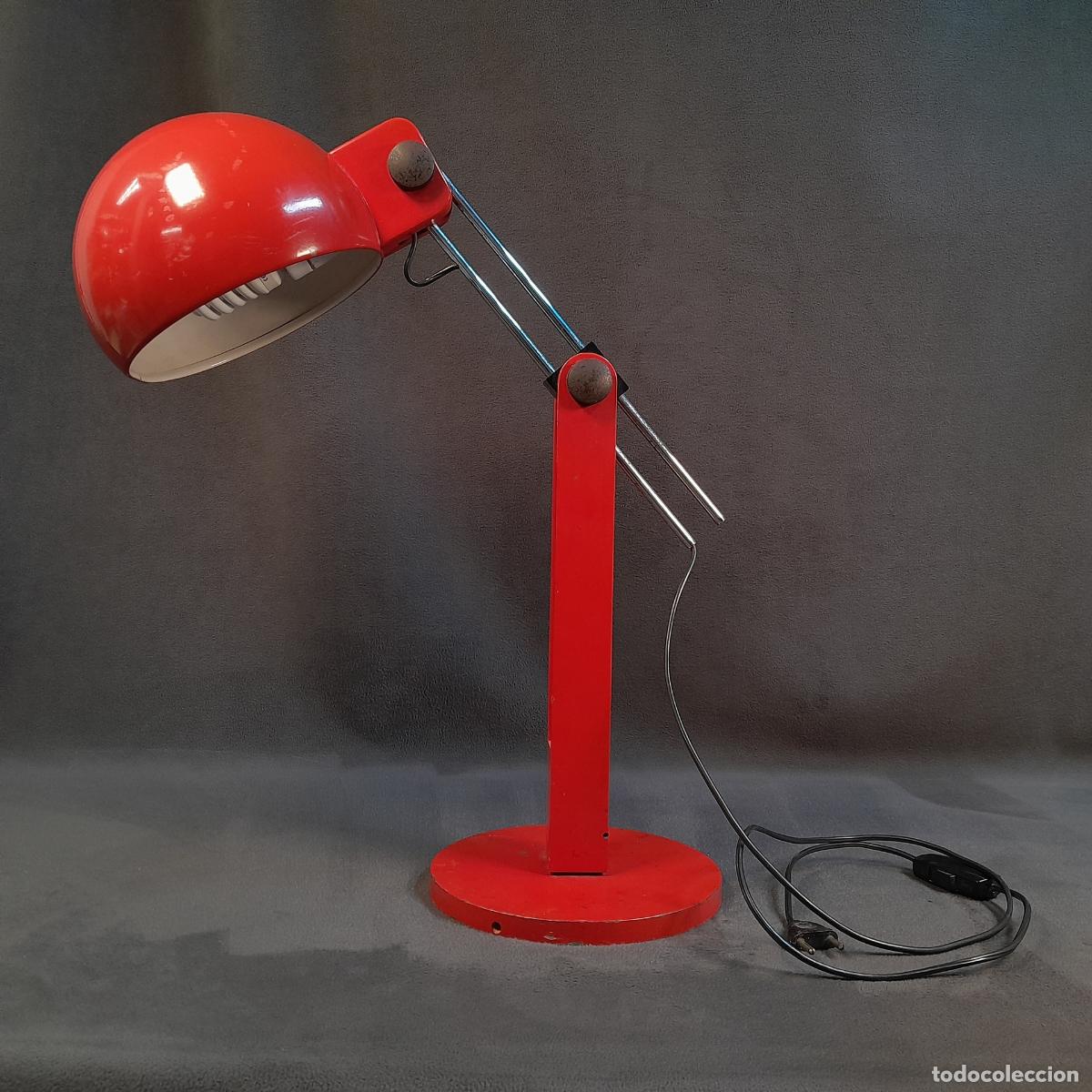 Vintage: L&Aacute;MPARA ROJA DE SOBREMESA ARTICULADA. MARCA SIMON. SIGLO XX