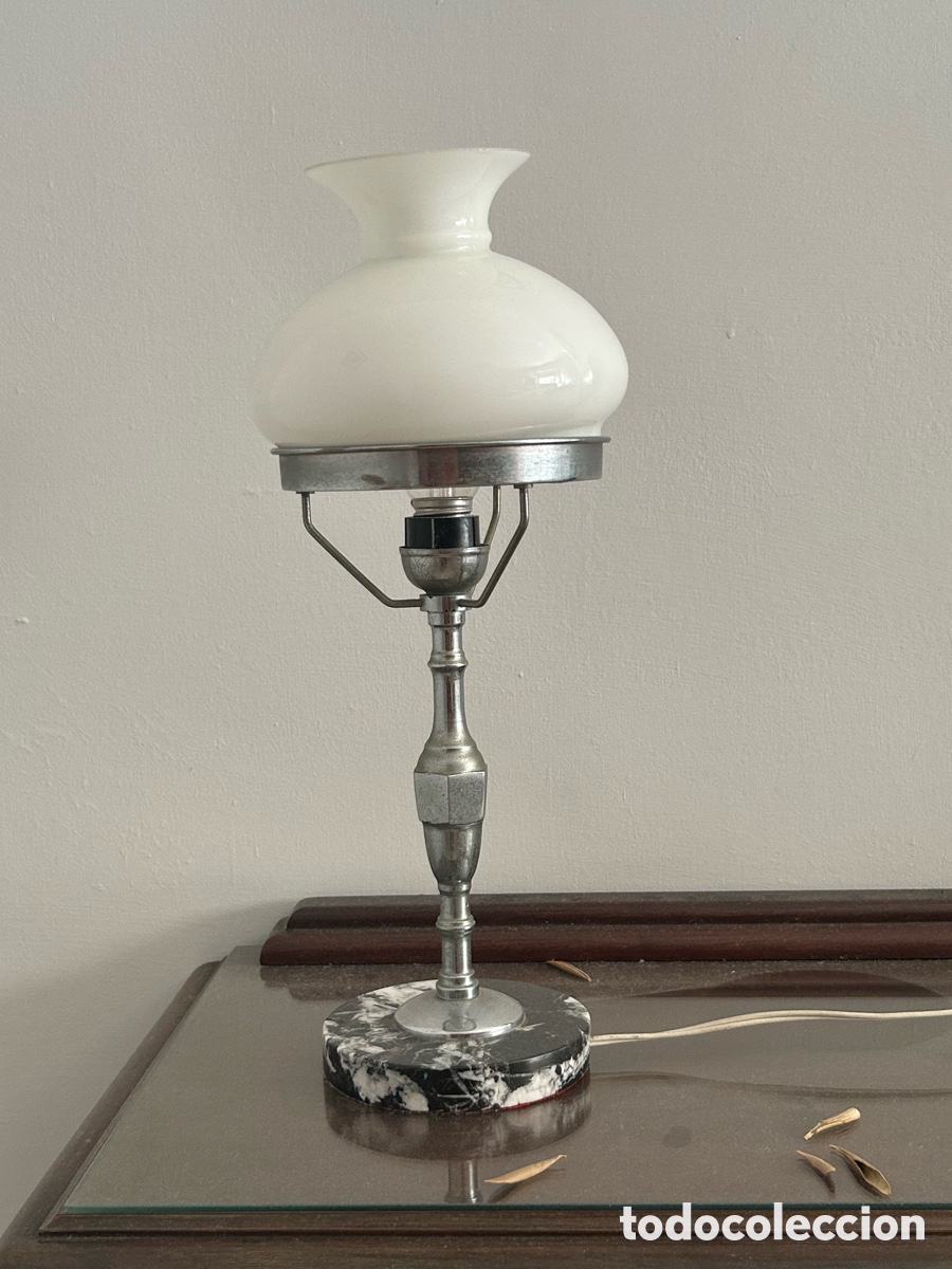 Vintage: L&aacute;mpara vintage con base de m&aacute;rmol , metal y cristal