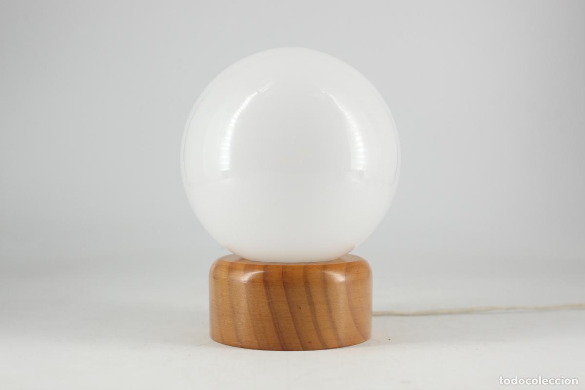 Vintage: lampara sobremesa vintage madera globo opalina blanco a&ntilde;os 70