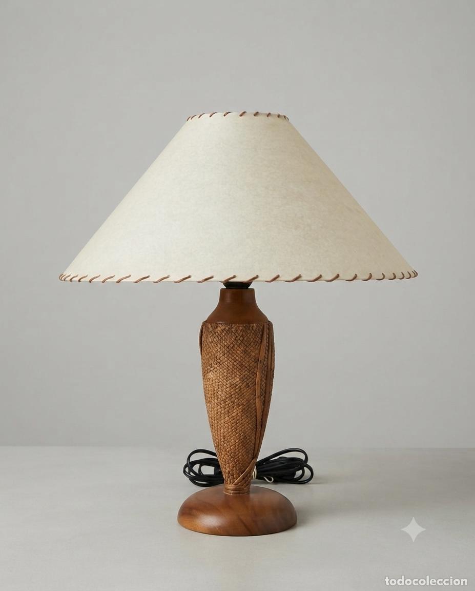 Vintage: L&Aacute;MPARA DE SOBREMESA DE MADERA Y MIMBRE