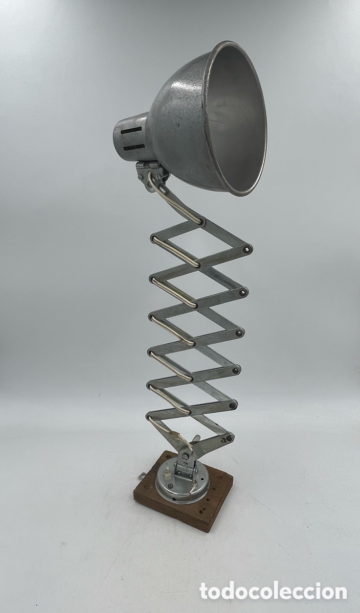 Vintage: L&aacute;mpara industrial flexo de pared extensible. Tipo tijera. Vintage original a&ntilde;os 50-60.
