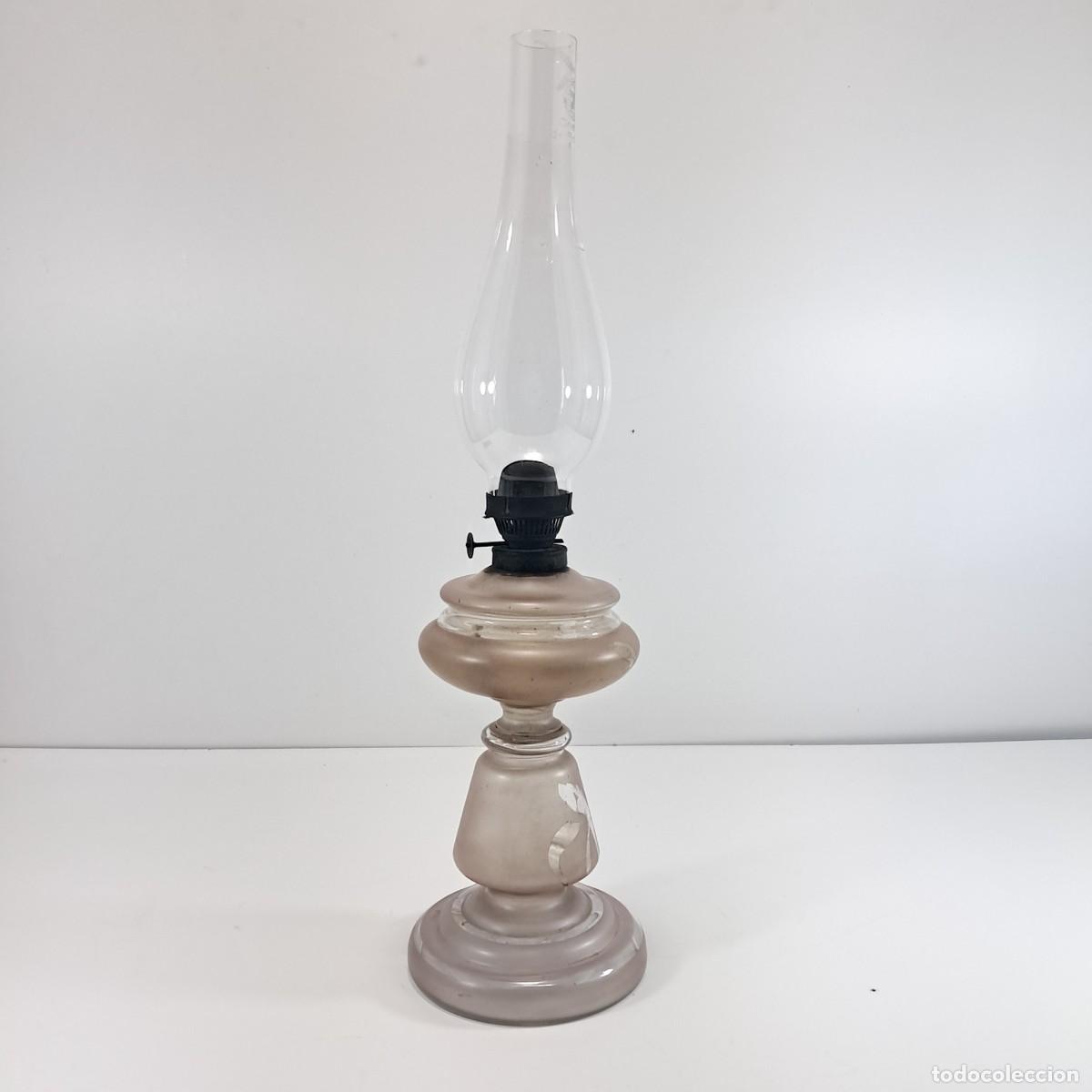 Vintage: Lampada ad olio d'epoca risalente al periodo '800.base in vetro molato
