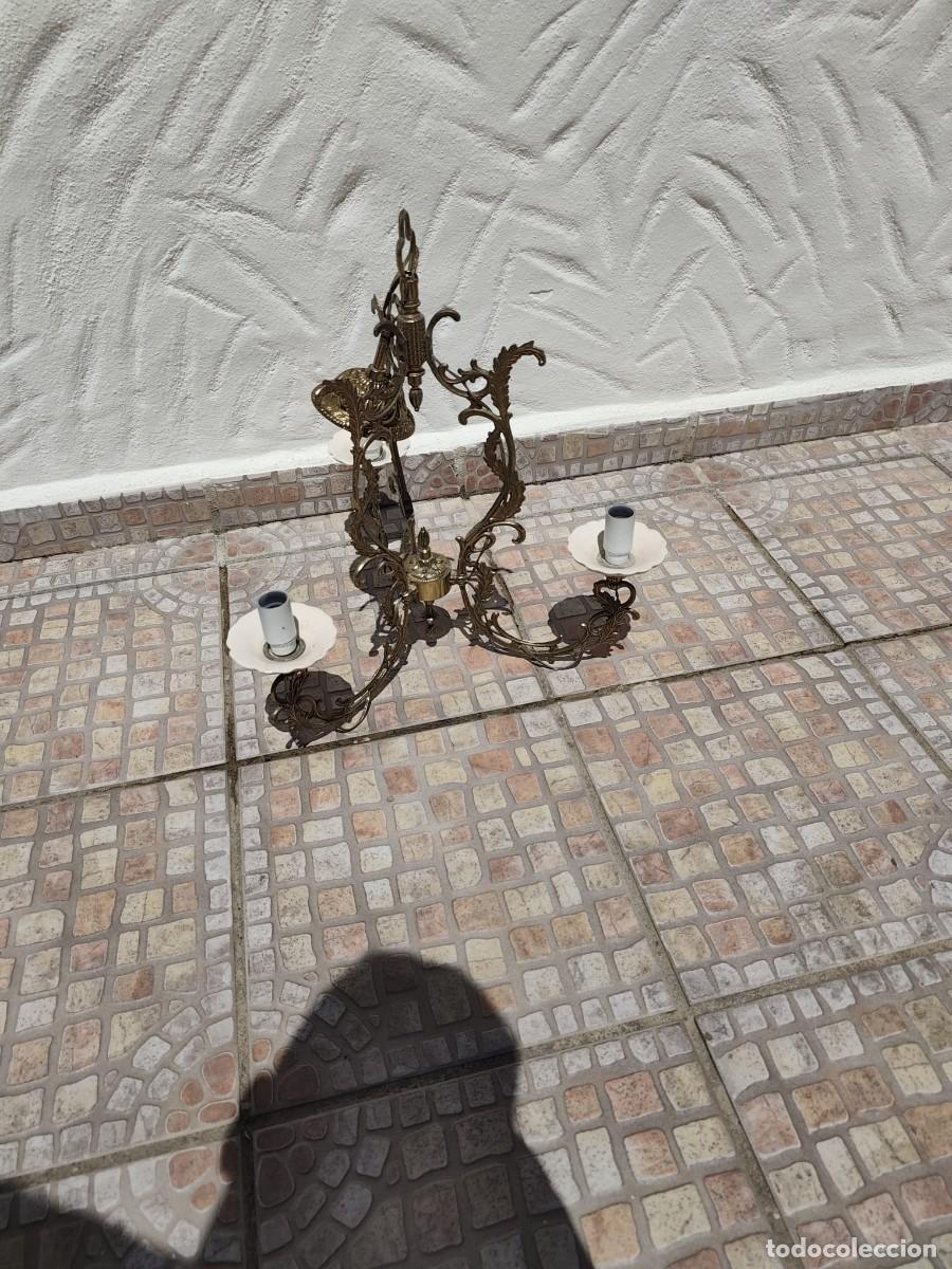 Vintage: L&aacute;mpara antigua colgante de bronce de 3 brazos estilo Luis XV Rococ&oacute;