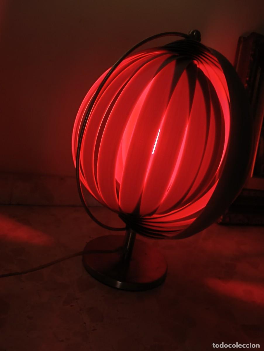 Vintage: RETRO VINTAGE A&Ntilde;OS 70 - LAMPARA DE SOBREMESA MOON - ACERO Y LAMAS DE PVC