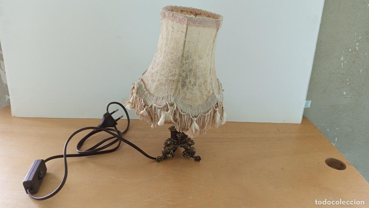 Vintage: L&aacute;mpara de mesa peque&ntilde;a de lat&oacute;n vintage