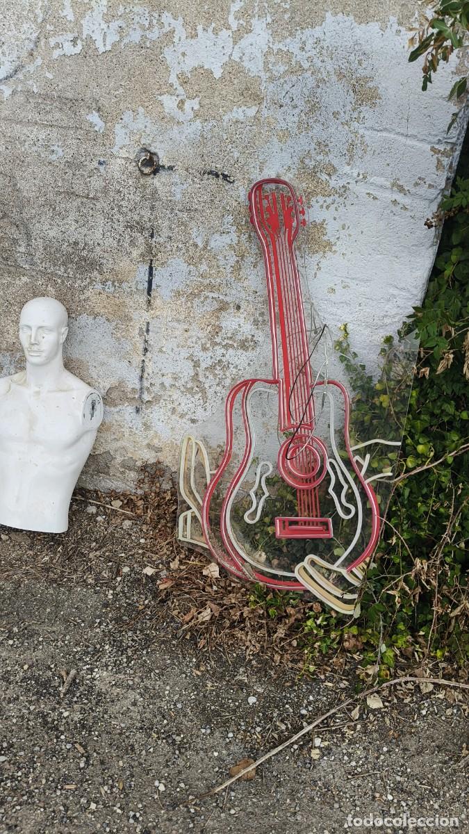 Vintage: Panneau publicitaire led d une guitare 120 cmx70