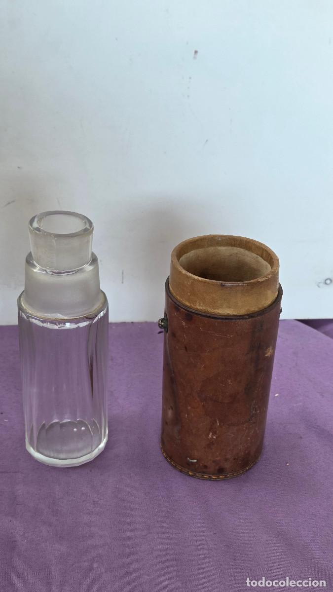 Vintage: bote antiguo de cristal forro de cuero