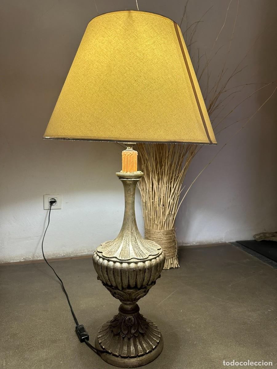 Vintage: L&aacute;mpara de mesa pie de madera policromada *** SE ENV&Iacute;A SIN PANTALLA ***