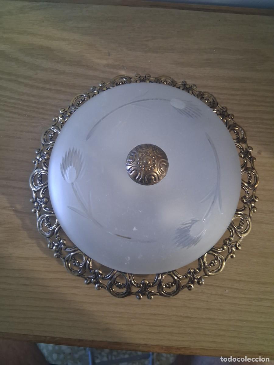 Vintage: Lampara plaf&oacute;n de techo estilo vintage cl&aacute;sico redonda con aro de metal dorado y tulipa cristal