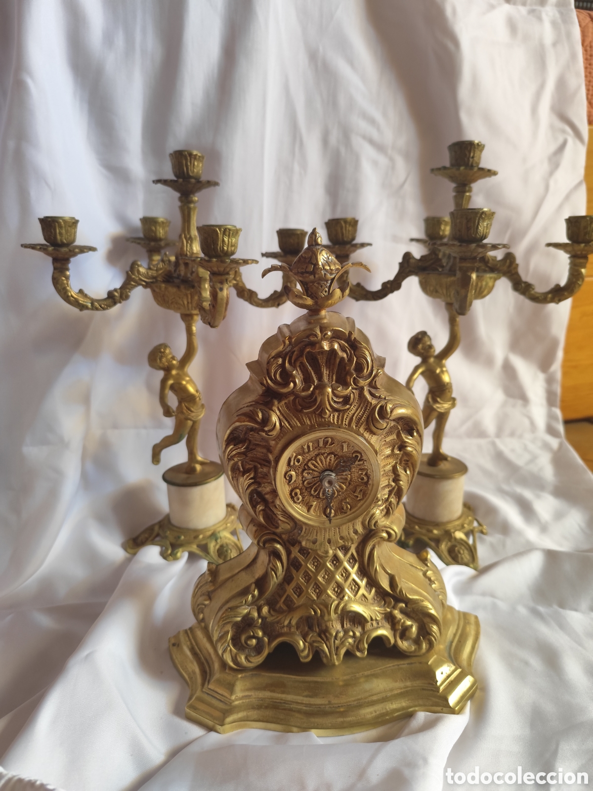 Vintage: Reloj y dos candelabros de bronce - Foto 6