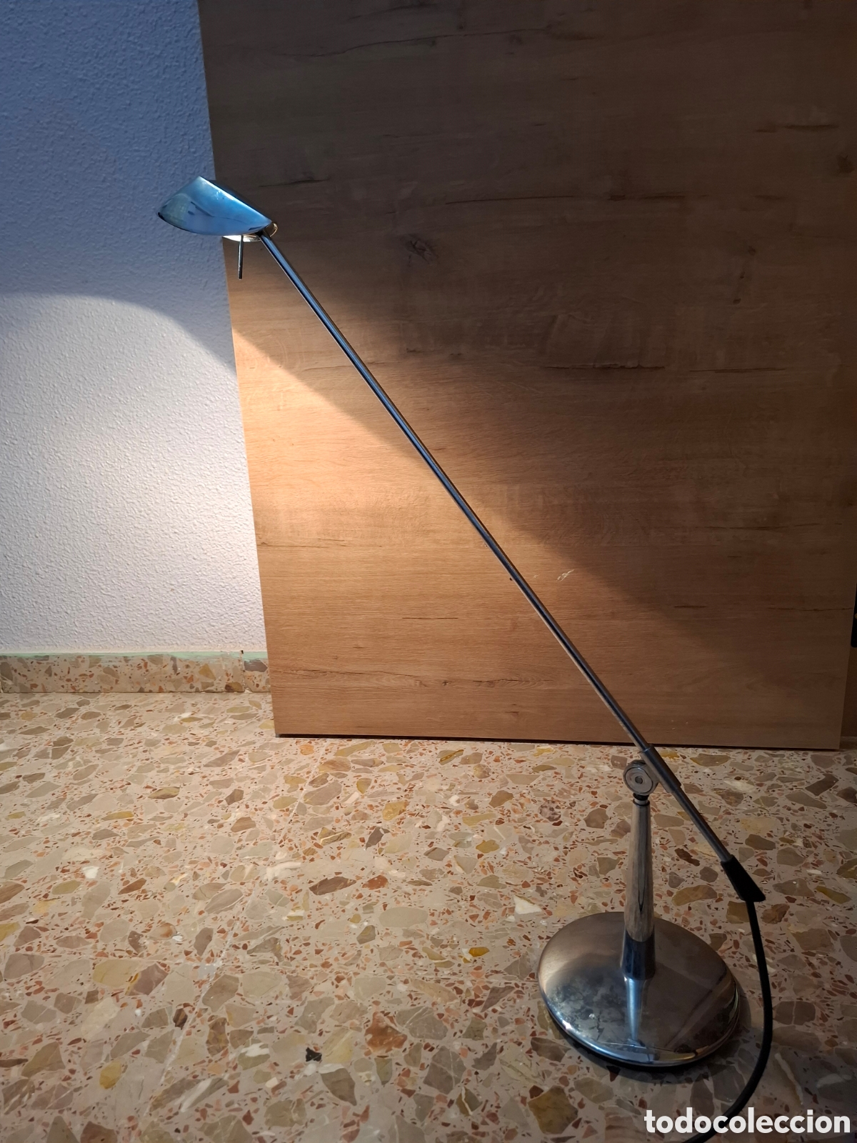 Vintage: L&aacute;mpara de mesa Taps de dise&ntilde;o ic&oacute;nico de Jorge Pensi.
