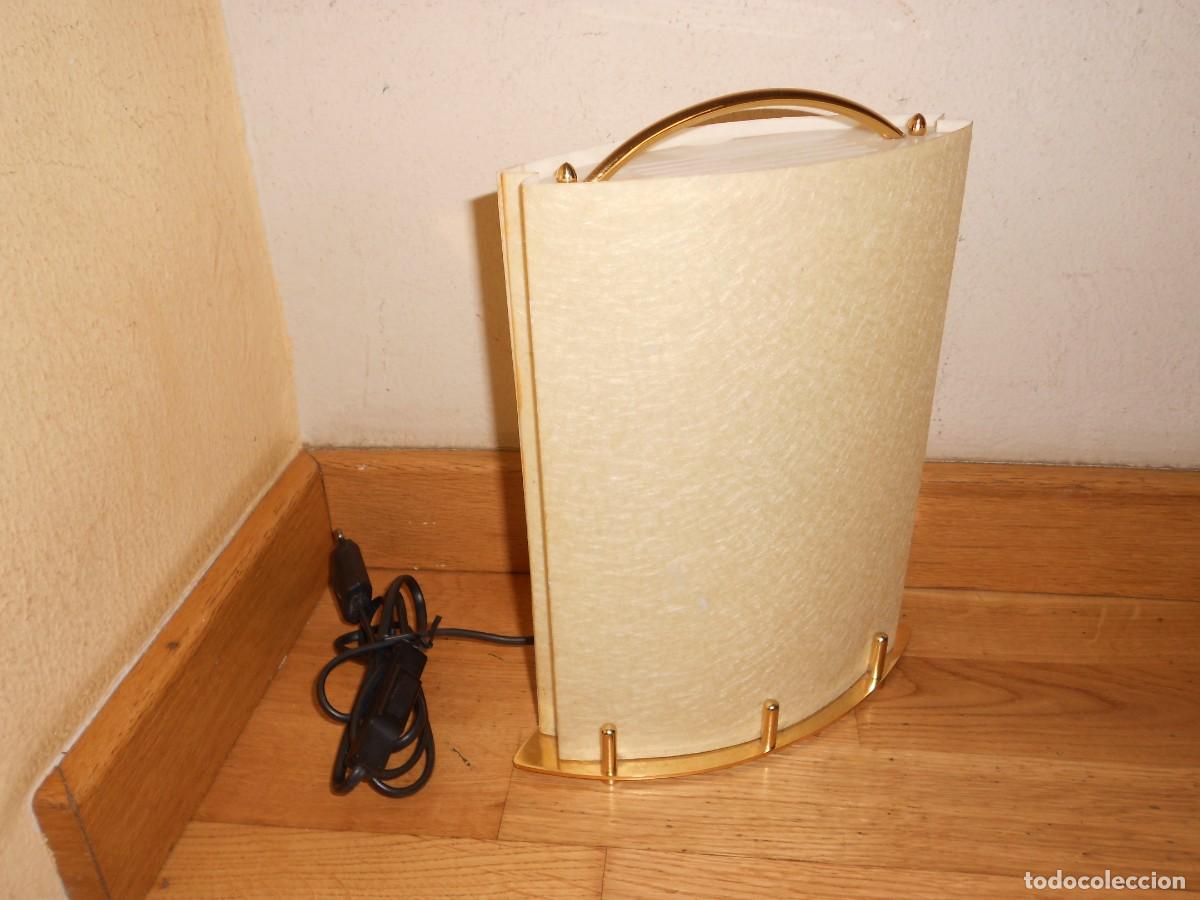 Vintage: CURIOSA LAMPARA de MESITA de NOCHE / PANTALLA de PAPEL PLASTIFICADO / VINTAGE - 1&euro;y+