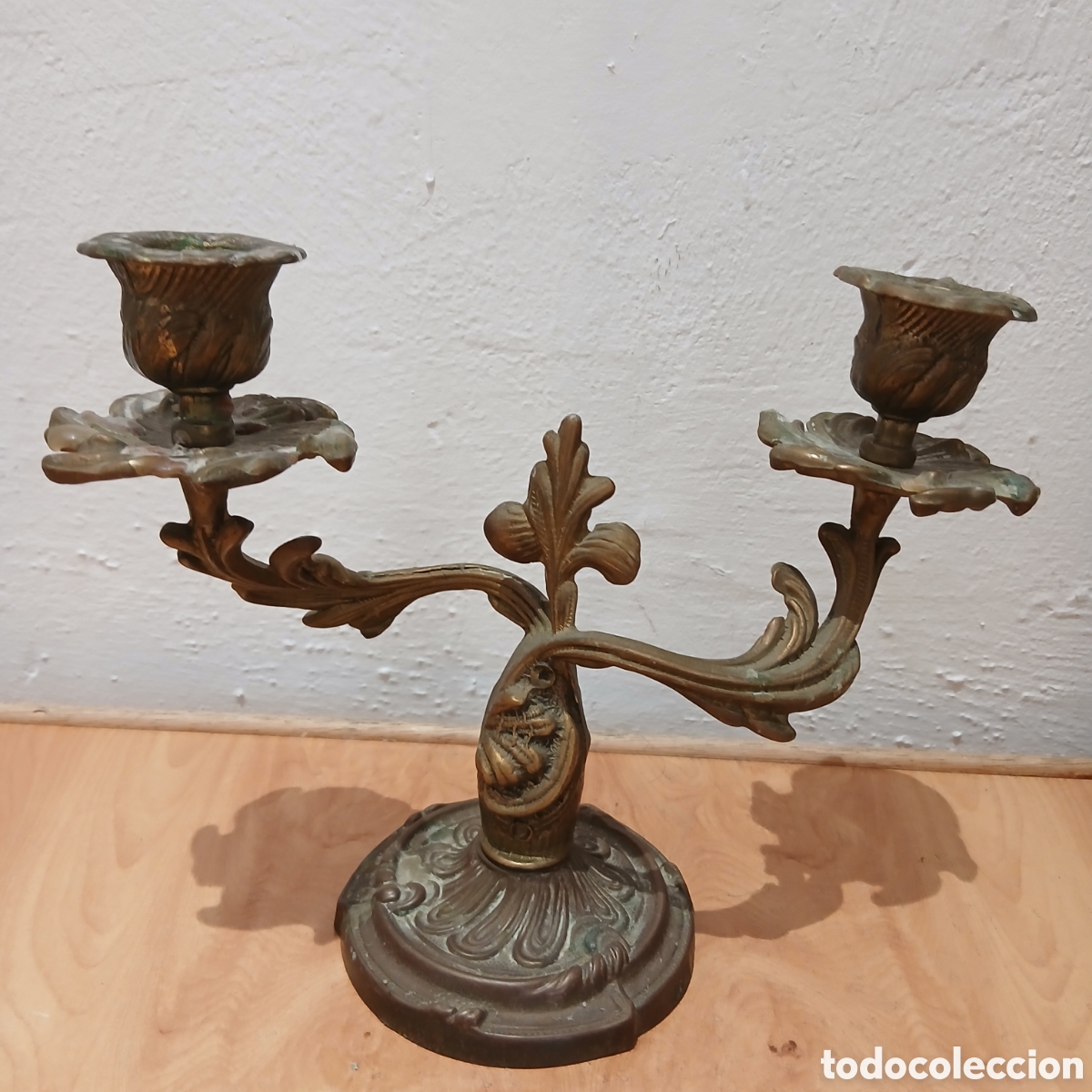 Vintage: Preciosocandelabro de bronce antiguo