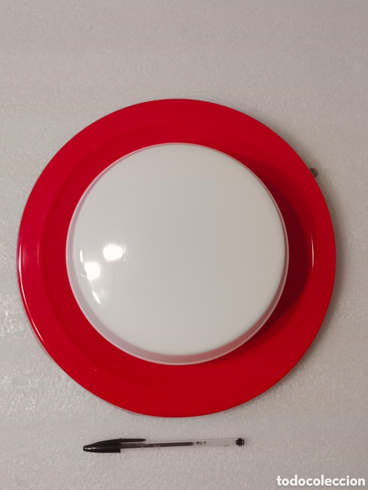 Vintage: Plaf&oacute;n circular rojo blanco decoraci&oacute;n pop vintage retro