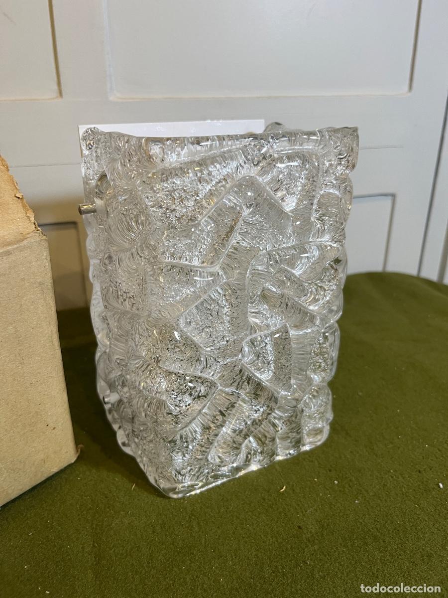 Vintage: Aplique vintage de cristal prensado hielo y metal blanco a&ntilde;os 70 &ndash; L&aacute;mpara pared retro E27