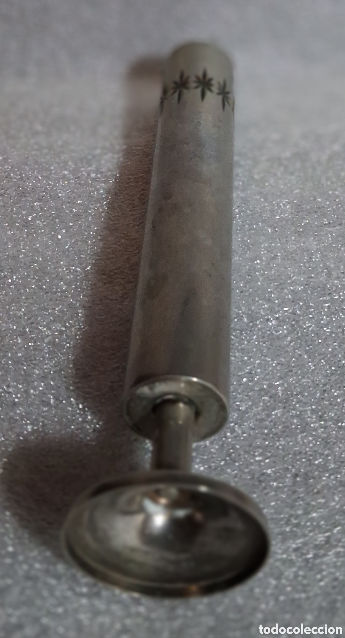Vintage: Florero alargado de metal plateado - Foto 4