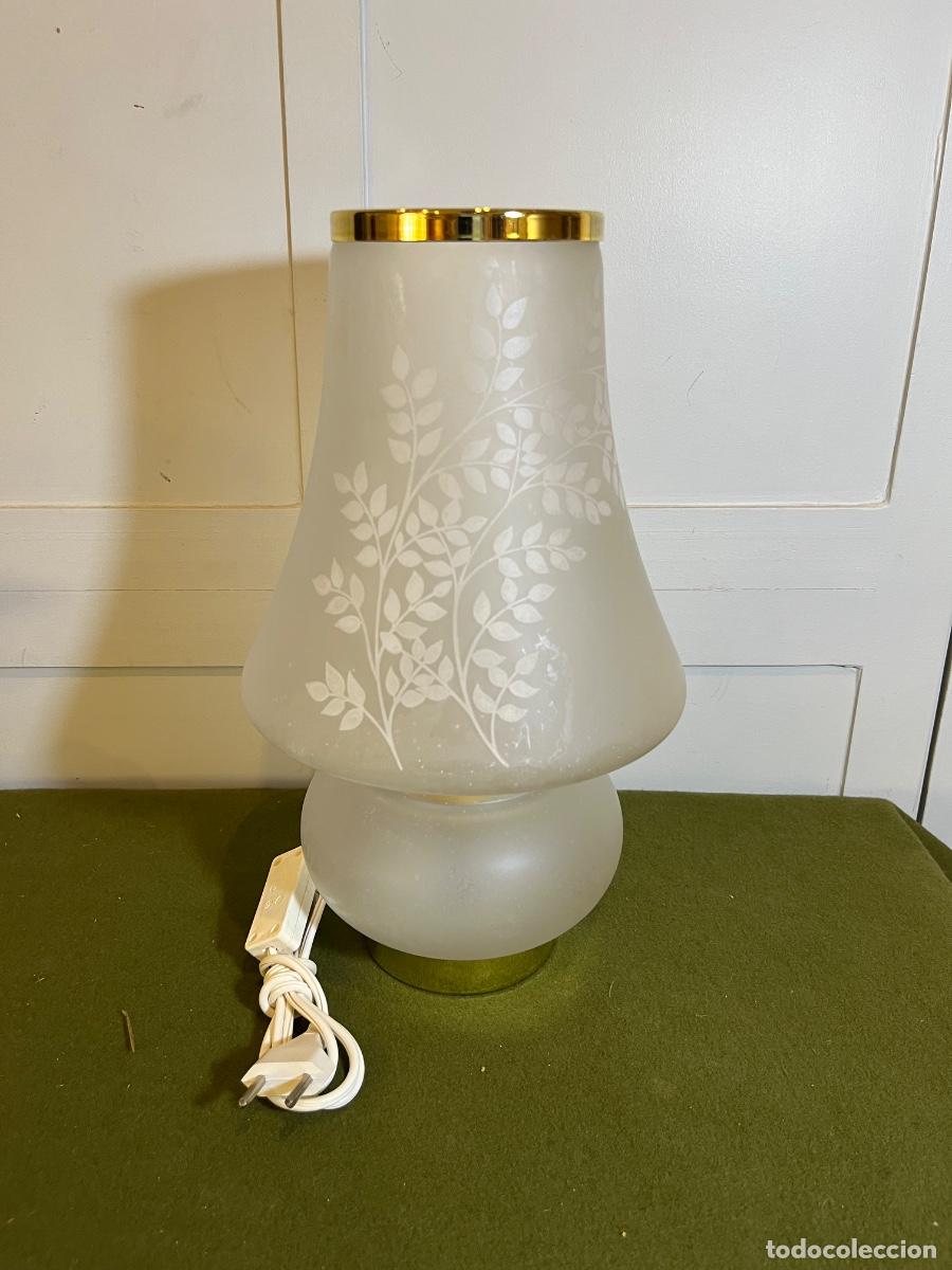 Vintage: L&aacute;mpara de sobremesa vintage de cristal satinado decorado con hojas &ndash; Tulipa integrada &ndash; A&ntilde;os 70-80