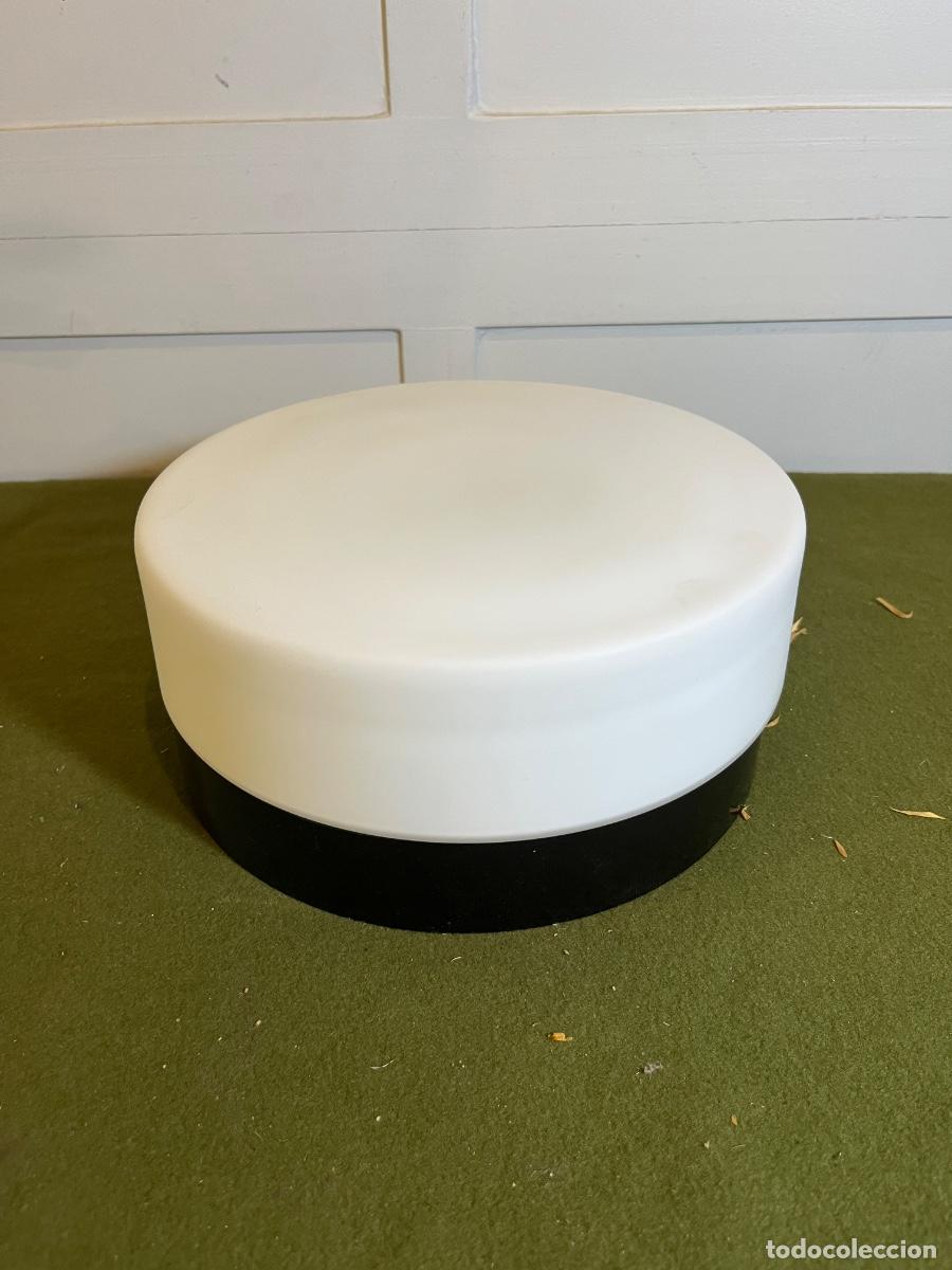 Vintage: Plaf&oacute;n vintage de cristal opal blanco y base negra &Oslash;22 cm &ndash; Aplique techo o pared estilo Bauhaus Mid