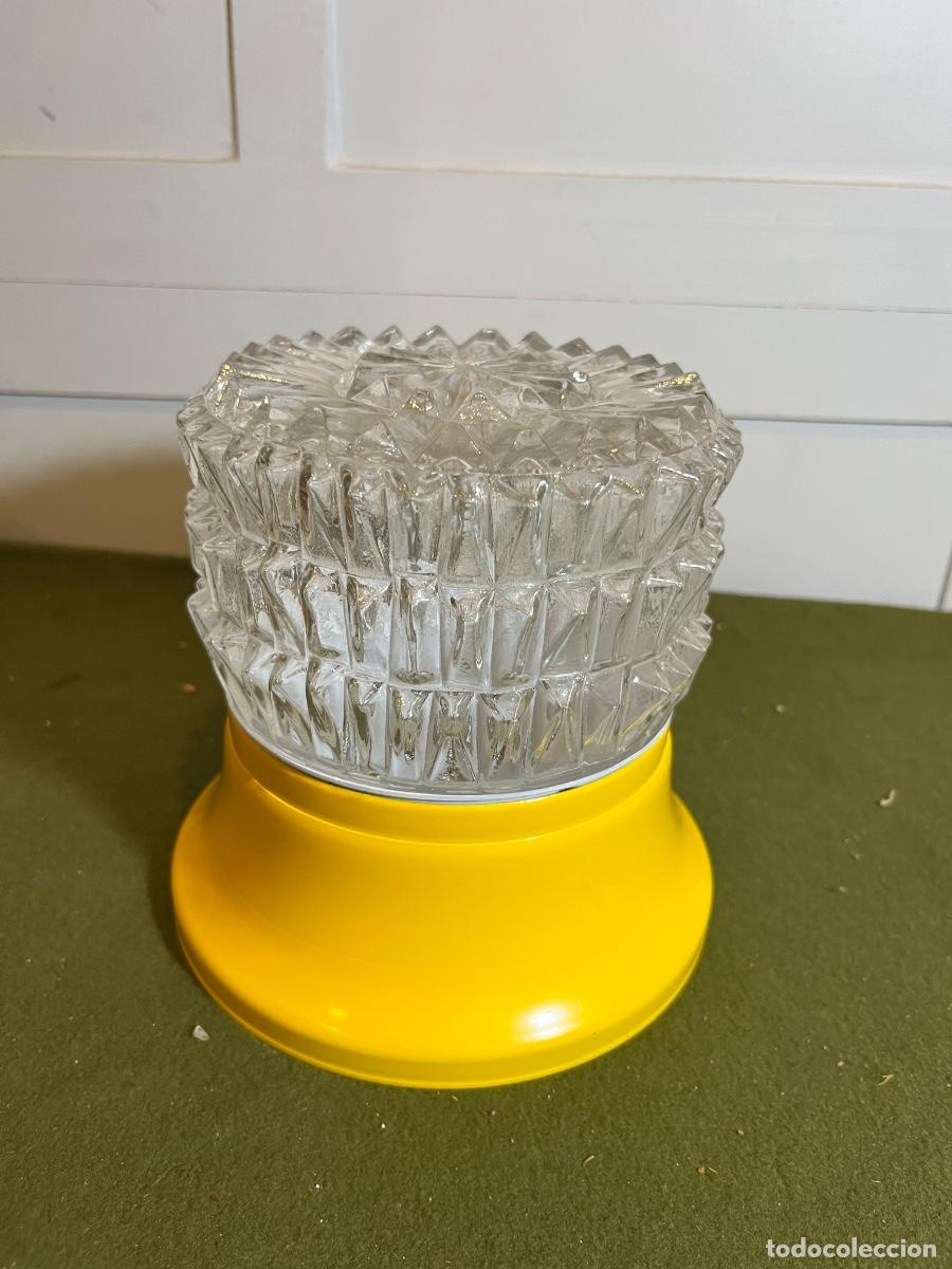 Vintage: Plaf&oacute;n Space Age vintage amarillo con cristal prensado geom&eacute;trico &Oslash;13 cm &ndash; Aplique techo o pared a&ntilde;o