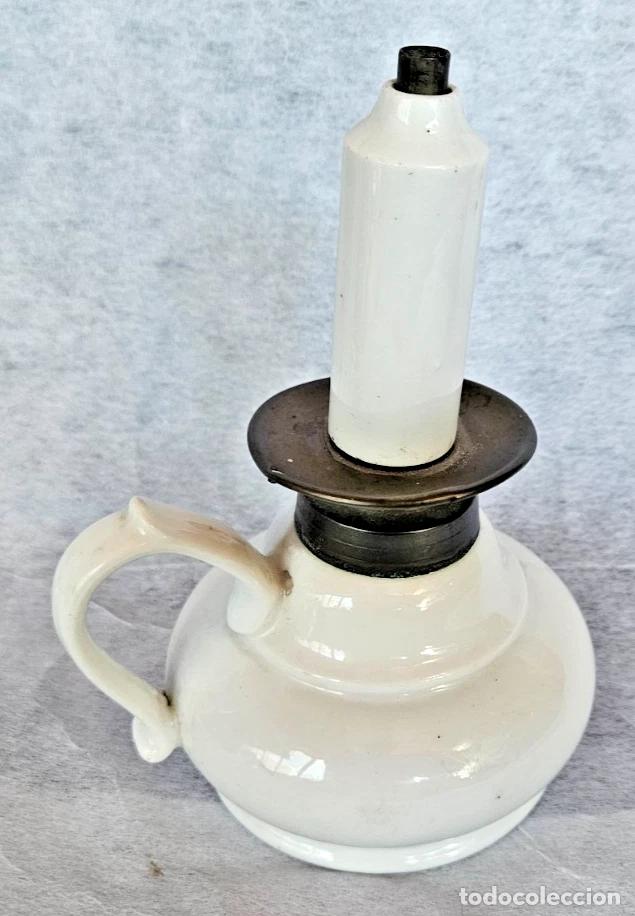 Vintage: ANCIENNE LAMPE HUILE RAVE OU VEILLEUSE EN PORCELAINE BLANCHE