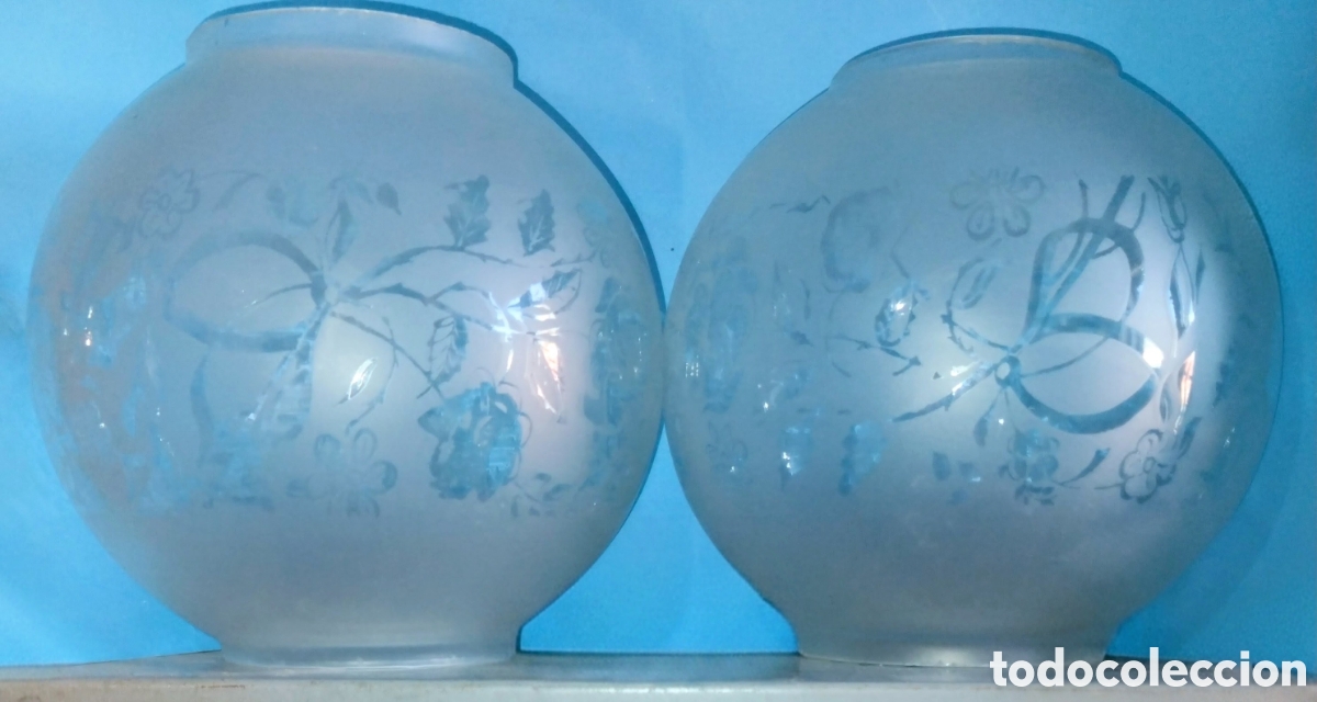 Vintage: PAR de PANTALLAS VINTAGE de CRISTAL CON DIBUJOS para LAMPARAS completamente NUEVAS SIN ESTRENAR