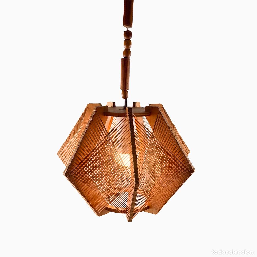 Vintage: L&aacute;mpara de madera y rafia, 1970s
