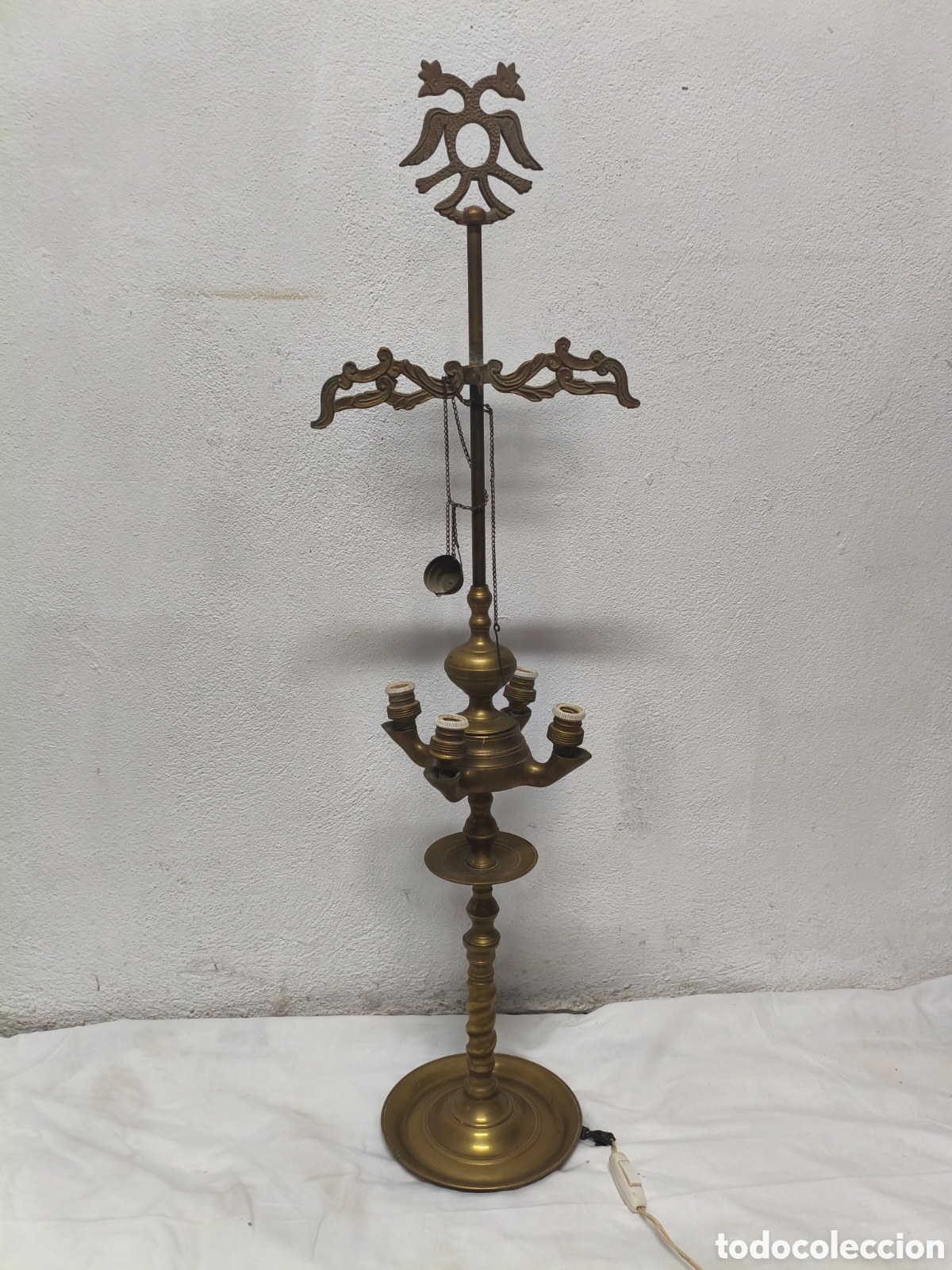 Vintage: L&aacute;mpara de pie antigua dorada - Foto 1