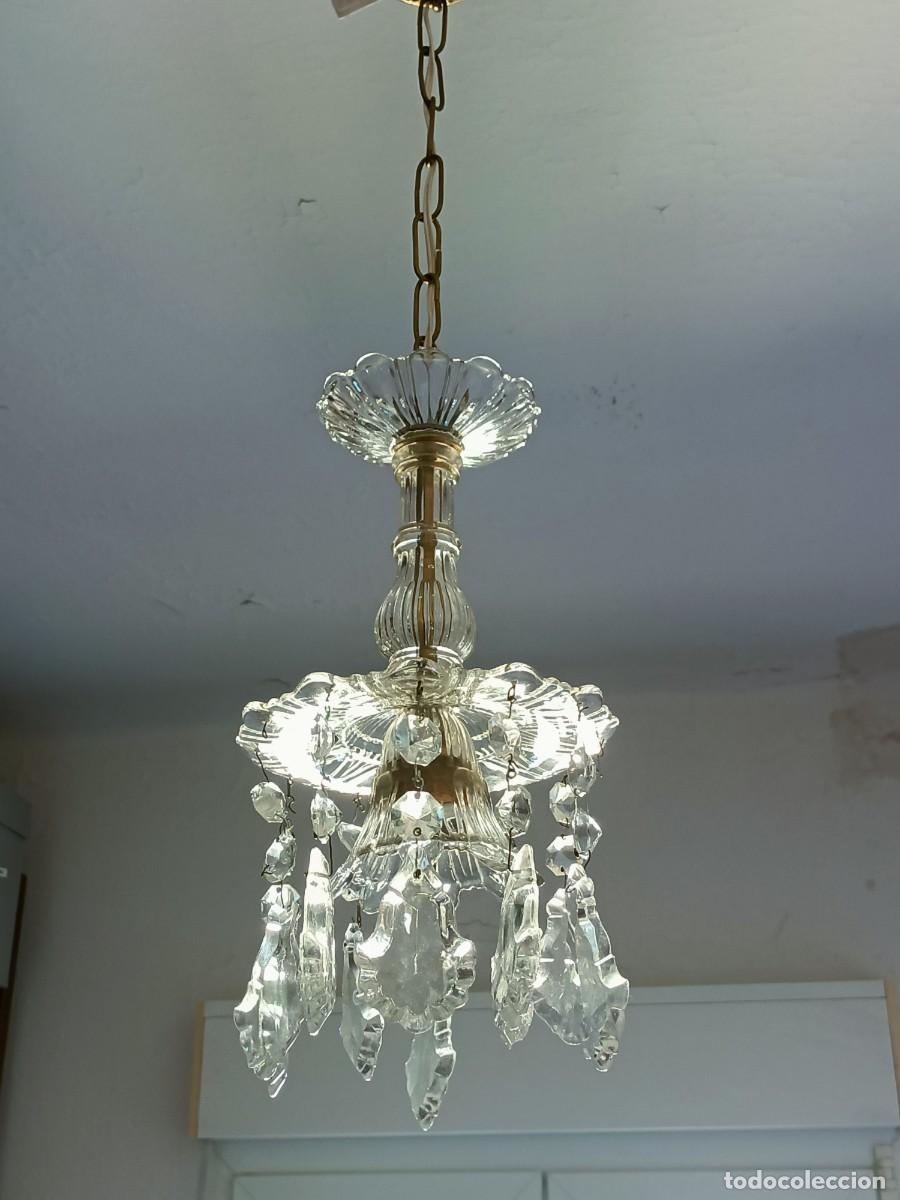 Vintage: l&aacute;mpara colgante de cristal estilo vintage con cuerpo de vidrio.