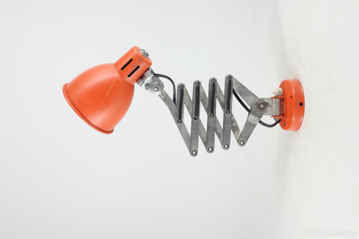 Vintage: lampara aplique acorde&oacute;n tijera extensible metal lacado naranja espa&ntilde;a a&ntilde;os 70