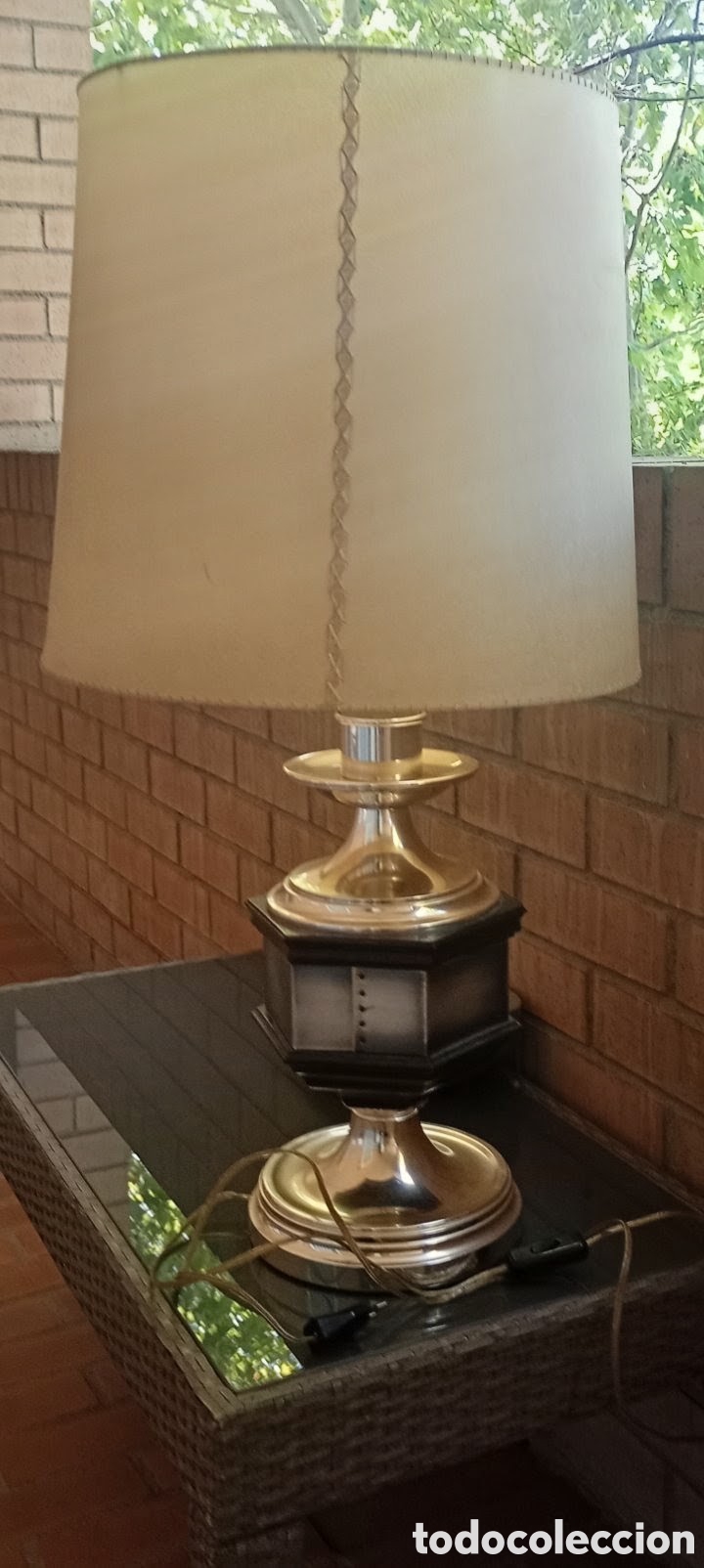 Vintage: Lampara de sobremesa CLAR (58cm). Base Neocl&aacute;sica lat&oacute;n/madera - pantalla pergamino